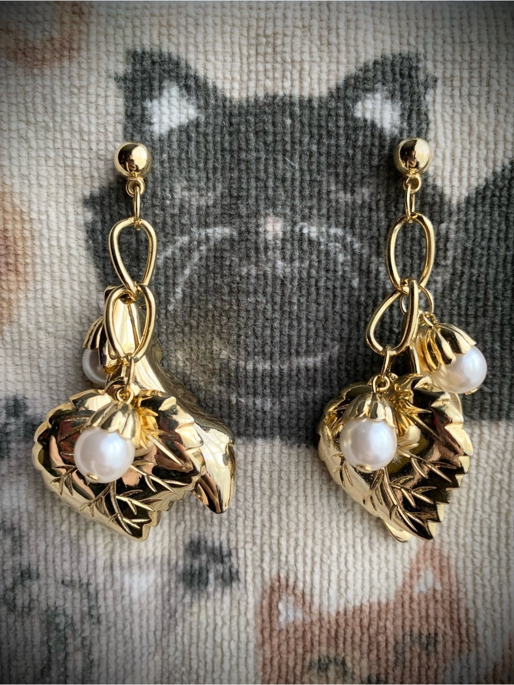 Gold leaves faux pearl vintage dangle earrings
